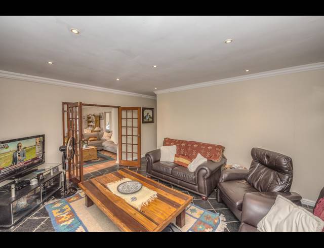 3 BEDROOM HOUSE RENTED IN SUNRIDGE PARK